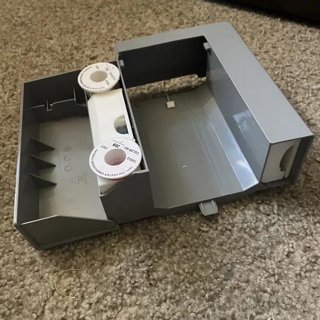 Hộp Lưu Trữ Phụ Kiện Singer 4452 - Image 1