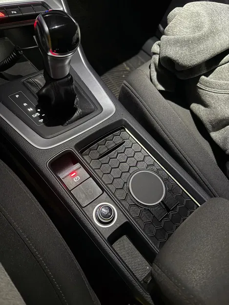 Audi Q3 F3 - Nắp hộc để ly tích hợp MagSafe Charger - Image 1