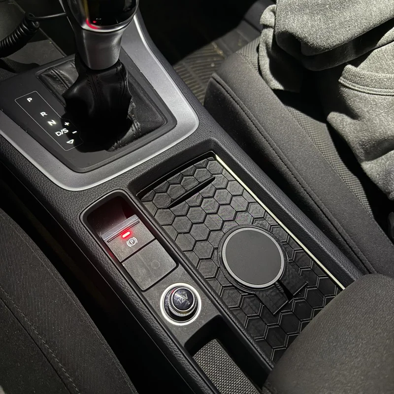 Audi Q3 F3 - Nắp hộc để ly tích hợp MagSafe Charger