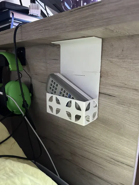 Giỏ treo dưới gầm bàn (Under desk basket) - Image 1