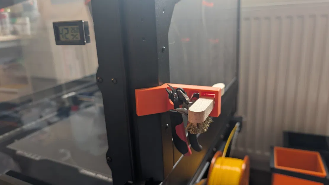 Tay đỡ hông cho Prusa XL Enclosure: kìm cắt dây, kìm và chổi đồng thau - Image 1