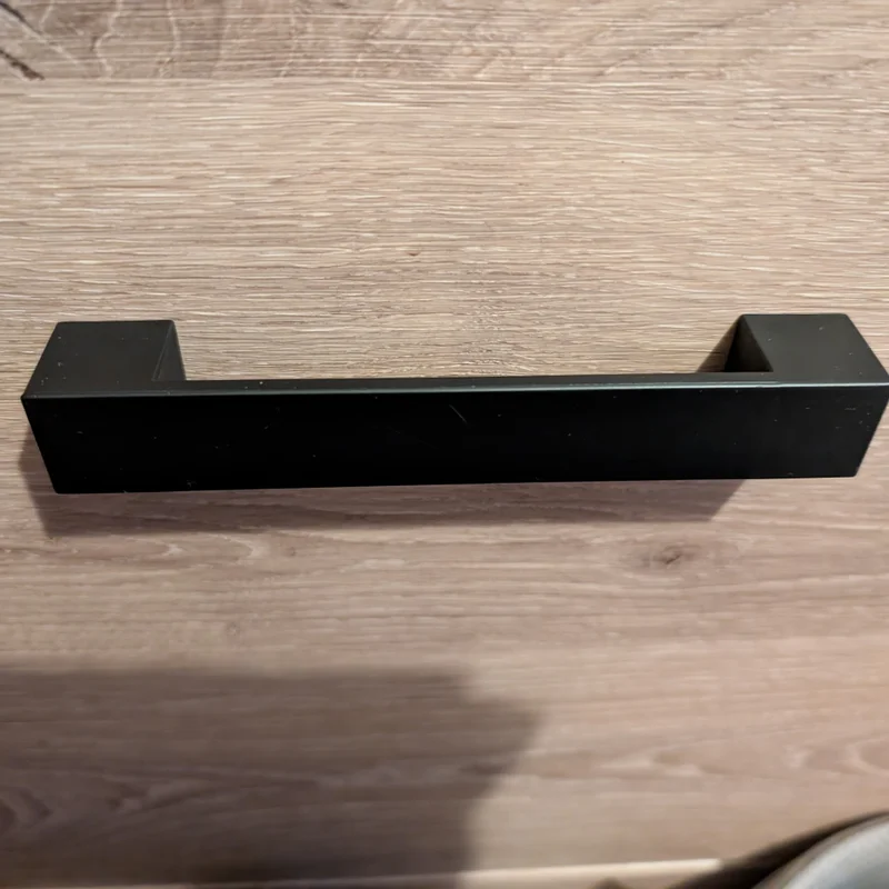Tay nắm ngăn kéo khác (Another drawer handle)