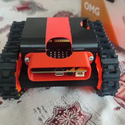 OMG Robotics tank - Nắp trên che linh kiện (horní kryt komponentů)