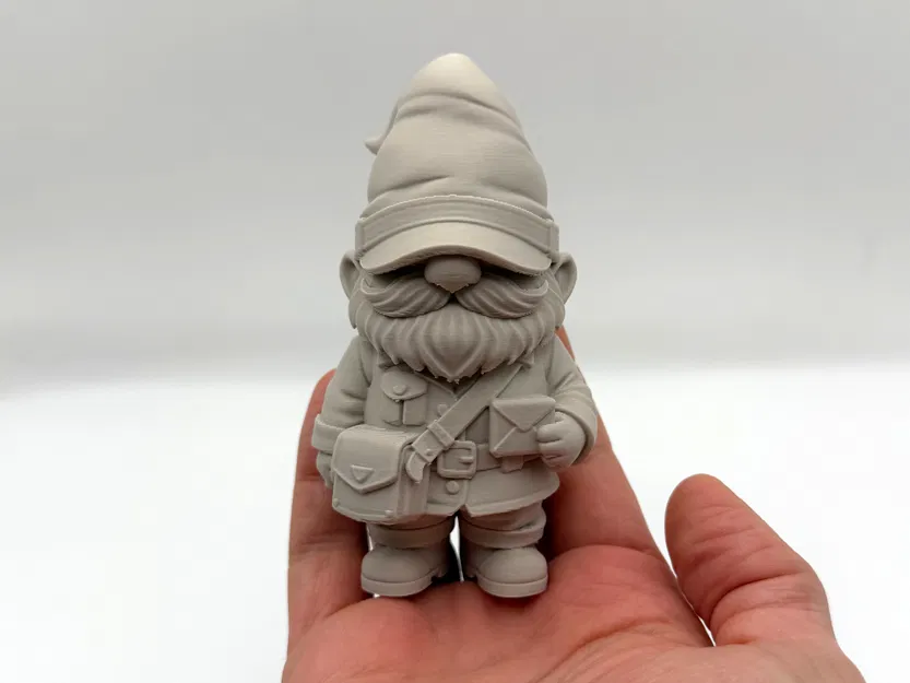 Chú Lùn Bưu Tá Khu Vườn (Garden Gnome Mailman) - Image 1