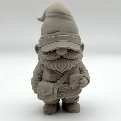 Chú Lùn Bưu Tá Khu Vườn (Garden Gnome Mailman)