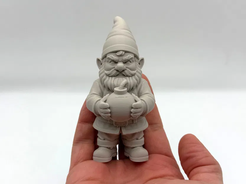 Bomb Garden Gnome – Tượng Gnome Ôm Bom Trang Trí - Image 1