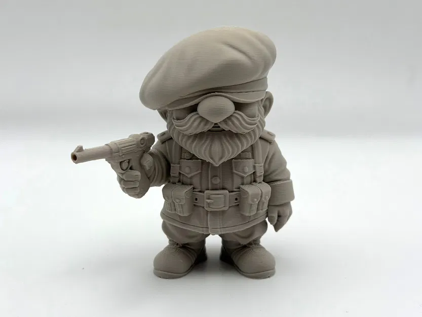 Luger Garden Gnome – Tượng gnome cầm Luger trang trí sân vườn - Image 2