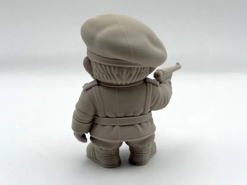 Luger Garden Gnome – Tượng gnome cầm Luger trang trí sân vườn - Image 4