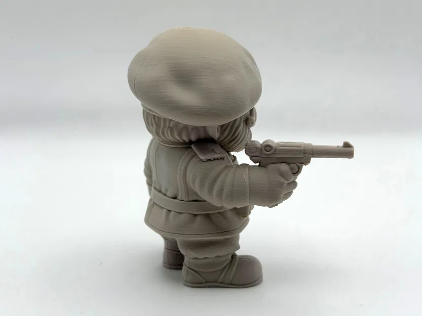 Luger Garden Gnome – Tượng gnome cầm Luger trang trí sân vườn - Image 5