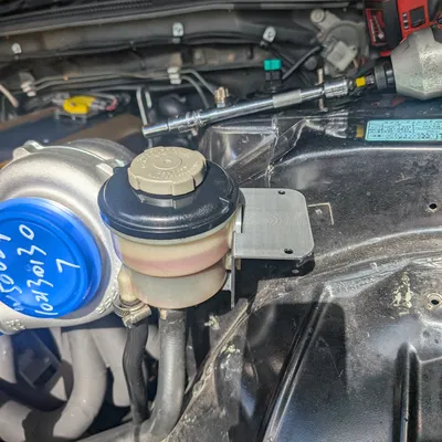 Bát/Pát gắn trợ lực lái R33 (R33 Power Steering Bracket)