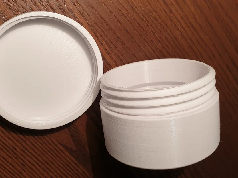 Hộp đơn giản với nắp vặn ren - Image 1