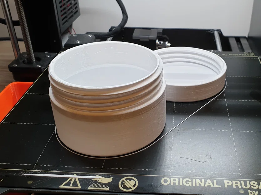 Hộp đơn giản với nắp vặn ren - Image 2