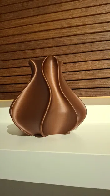 Bình hoa Tulip - Image 1