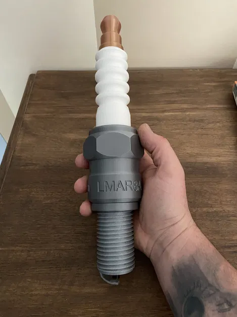 Bugi (spark plug / bougie) LMAR8A-9 kích thước thật - Image 1