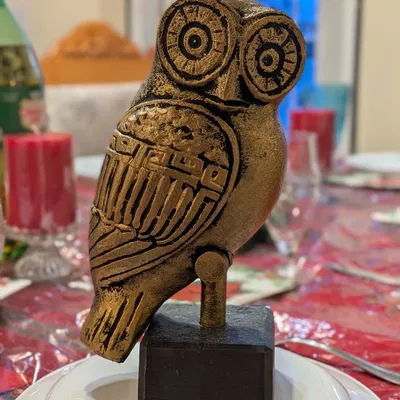 Tượng Cú Minerva (Owl of Minerva Sculpture)