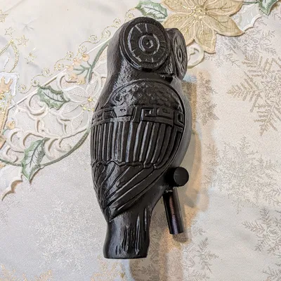 Tượng Cú Minerva (Owl of Minerva Sculpture)