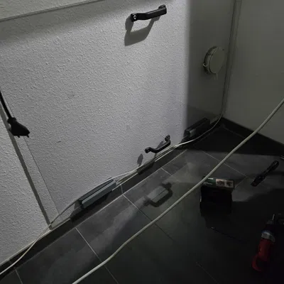 Ngàm/giá treo tường cho tấm Plexiglas 8 mm