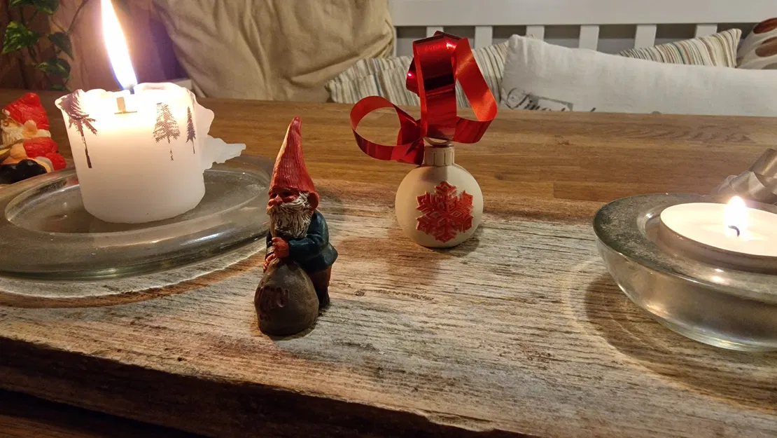 Kẹp Thẻ Tên Hình Quả Châu Noel (Christmas Bauble Place Card Holder) - Image 3