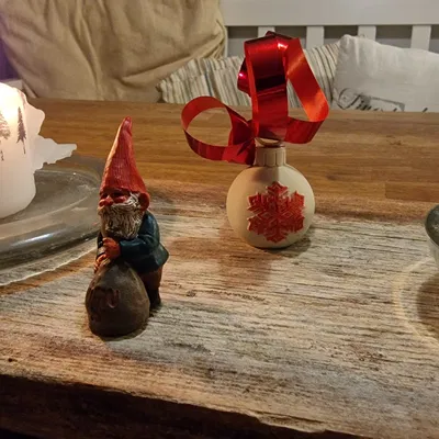 Kẹp Thẻ Tên Hình Quả Châu Noel (Christmas Bauble Place Card Holder)