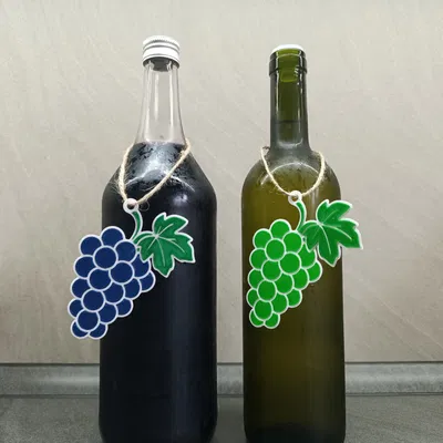 Viněta hrozen – Etiketa trang trí hình chùm nho cho chai rượu
