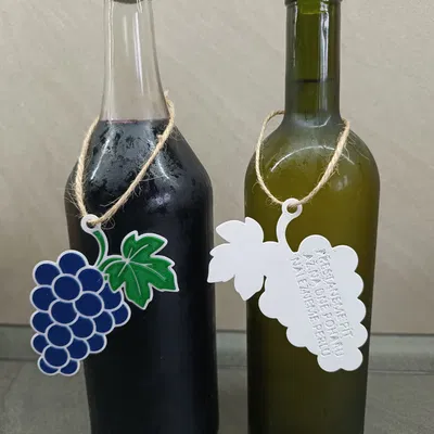 Viněta hrozen – Etiketa trang trí hình chùm nho cho chai rượu