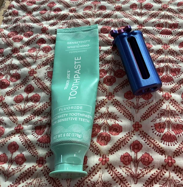 Dụng Cụ Bóp Kem Đánh Răng Tối Ưu (THE ULTIMATE TOOTHPASTE SQUEEZER) - Image 4