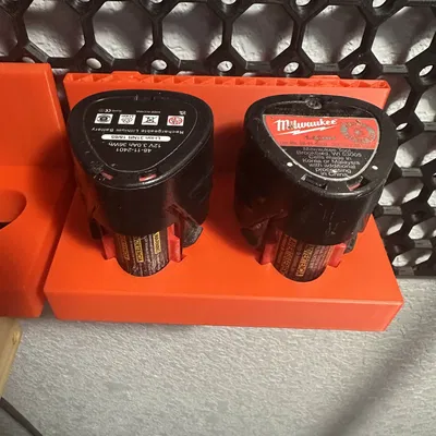 Bản remix giá đỡ pin Milwaukee M12