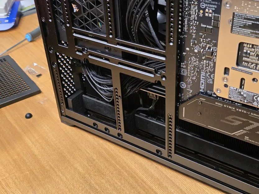 Giá đỡ chống xệ Asus Astral 5090 cho Ncase M2 Grater - Image 1