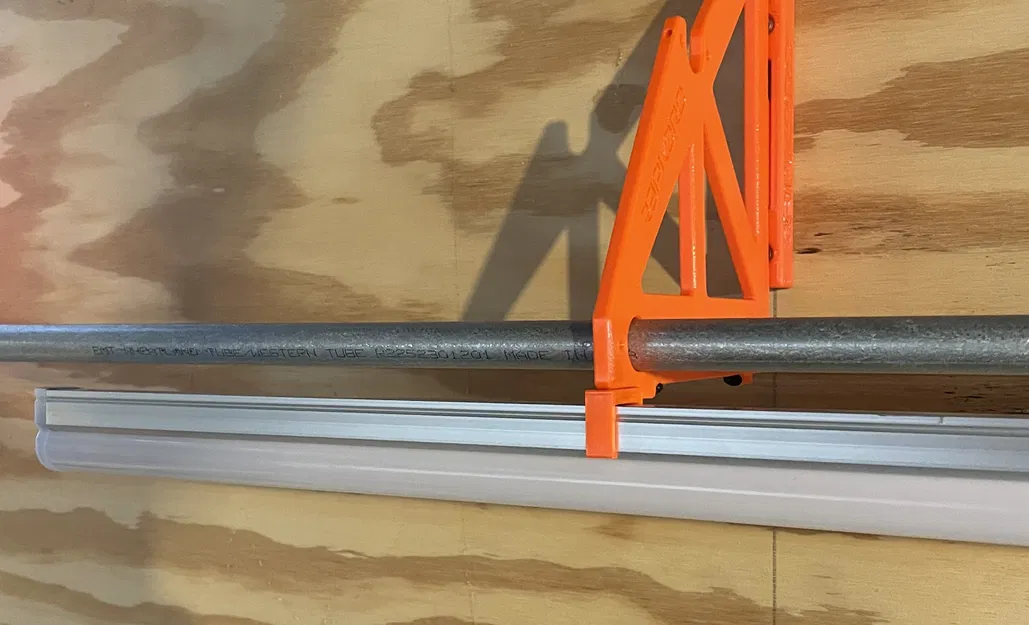 RepRack Barrina T5 LED clip – Kẹp gắn đèn LED vào RepRack Hanger - Image 1