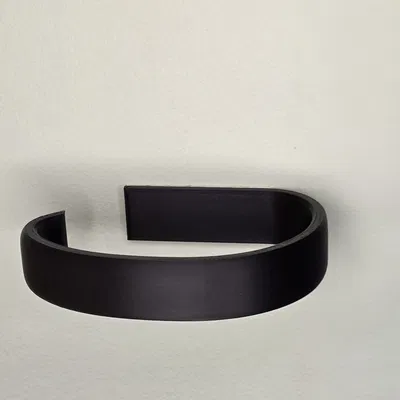 Móc/giá giữ rèm cửa (Curtain hook / holder)