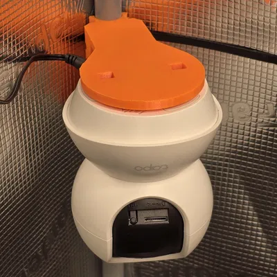 Ngàm gắn Tapo C200 lên cột bằng dây rút (zip ties)