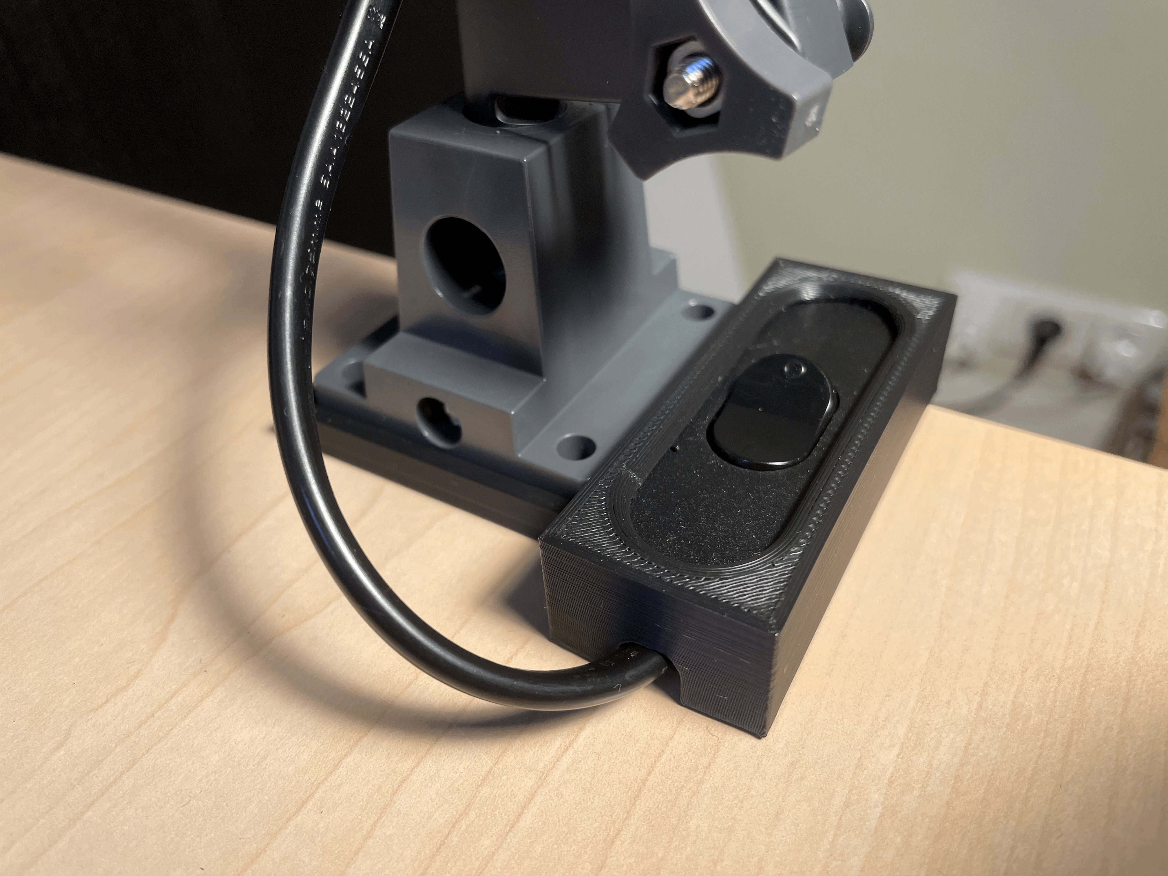 Đế IKEA TERTIAL kèm giá giữ công tắc - phiên bản EU - Image 1