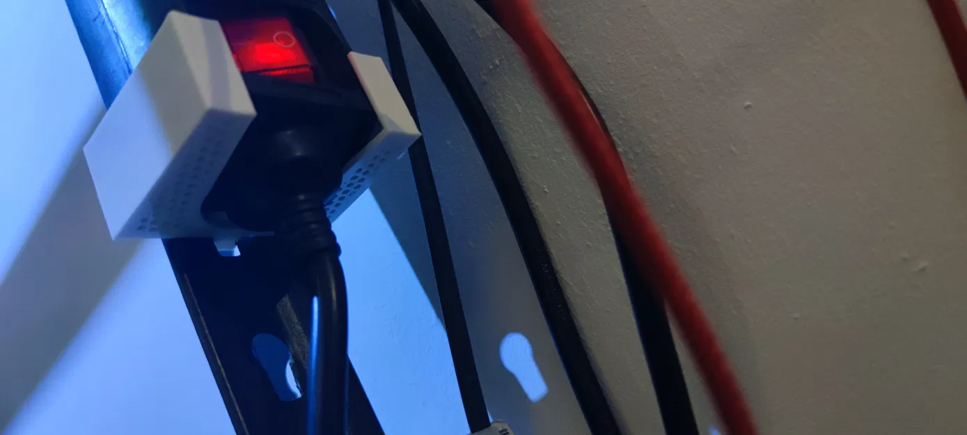 Giá đỡ ổ cắm điện (Power Strip) cho kệ kim loại - Image 2