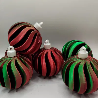 Quả châu Giáng Sinh (Christmas bauble) xoắn ốc