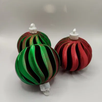 Quả châu Giáng Sinh (Christmas bauble) xoắn ốc