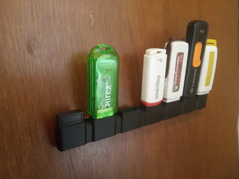 Giá Treo USB Stick Dán Tường - Image 1