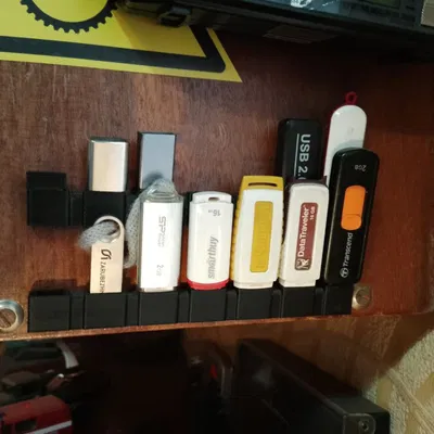 Giá Treo USB Stick Dán Tường