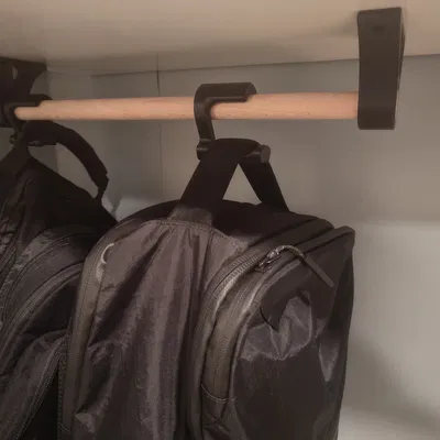 Móc treo balo thẩm mỹ: móc lớn hơn cho quai lớn hơn