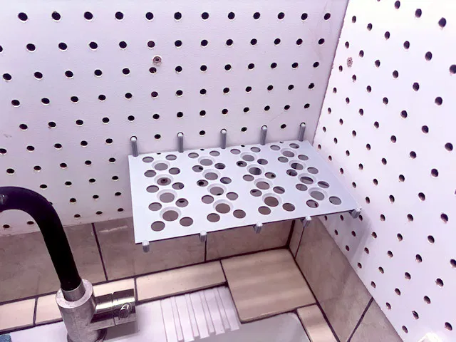 Holey Shelf: Bracket đỡ + kệ gắn pegboard (Holey Shelf support bracket + shelves) - Image 2