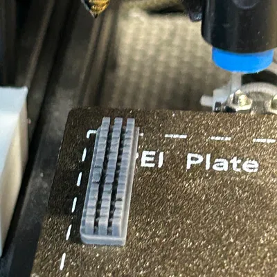 Dùng dụng cụ vệ sinh Nozzle Wiper Bambu A1 trên máy in của bạn