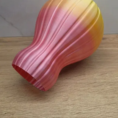 Bình hoa (Flower vase) lượn sóng thanh lịch