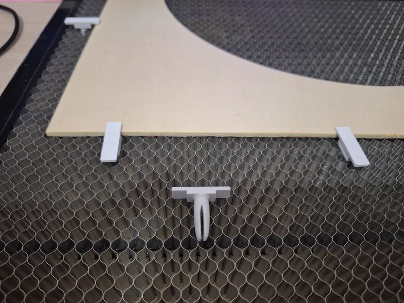 Chốt ghim tổ ong cho bàn laser (Honeycomb Pins) cho lasercut - Image 1