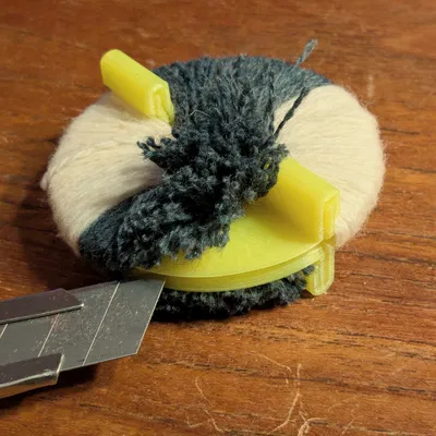 Dụng cụ làm Pom-pom (Pom-pom maker) in 3D