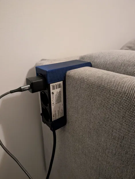 Giá Gắn Ổ Cắm Điện Lên Tay Vịn Ghế Sofa (Power Outlet Strip Couch Mount) - Image 1