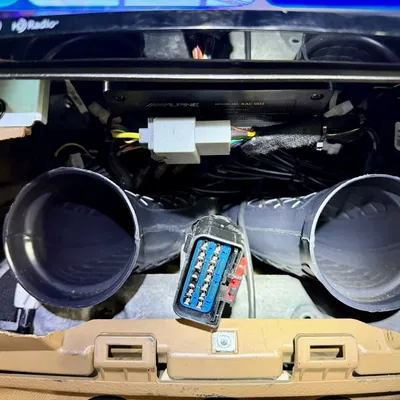 Bệ gắn Alpine X409-WRA-JK cho Jeep Wrangler JK