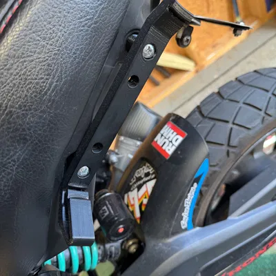 Kẹp giữ lon cho Honda Grom