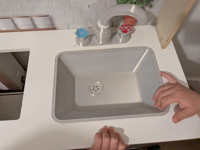Vòi nước & Bồn rửa đồ chơi (Toy Faucet and Sink) - Image 2