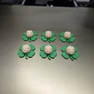 Cỏ bốn lá may mắn kèm heo 2026