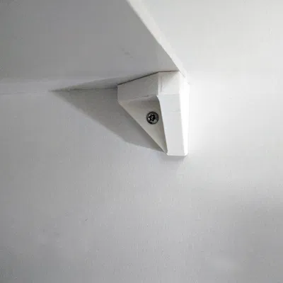 Góc Ke (Corner Bracket) 3 Lỗ Vít Có Lớp Che Gọn Gàng