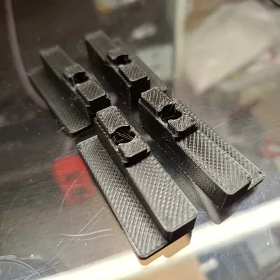 Spacer Hager UWxxU cho tủ ZB (UW71U / UW51U / v.v.)